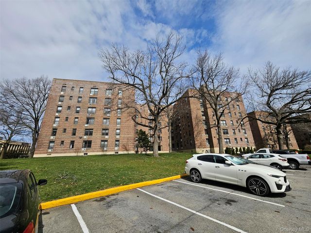 224-24 Union Turnpike 1R, Oakland Gardens, NY 11314