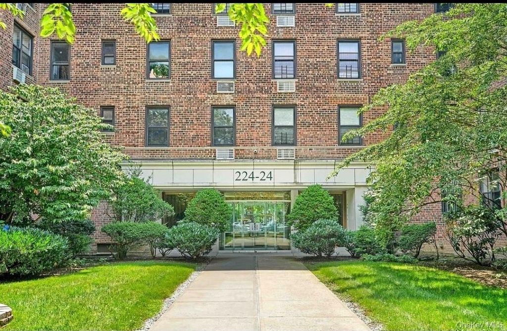 224-24 Union Turnpike 1R, Oakland Gardens, NY 11314