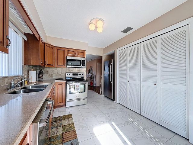 12901 FAIRWAY DRIVE C, Hudson, FL 34667