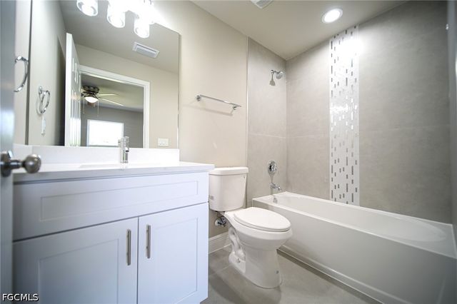 1011 Kent ST E, Lehigh Acres, FL 33974