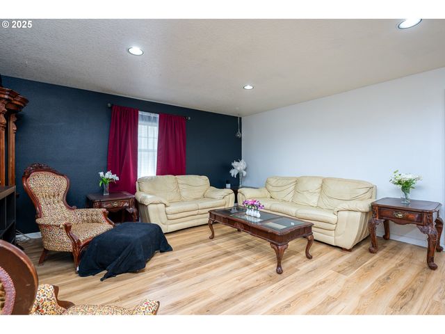 2837 Se 90TH Pl, Portland, OR 97266