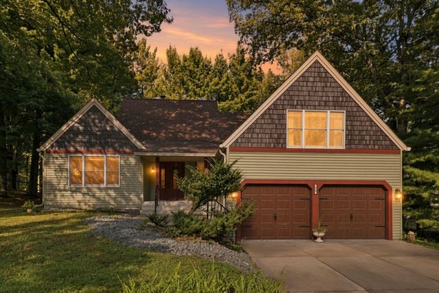 619 Birchwood Avenue, White Bear Lake, MN 55110
