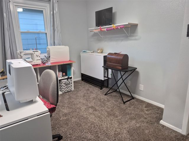 435 E Leach Avenue, Des Moines, IA 50315