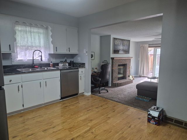 435 E Leach Avenue, Des Moines, IA 50315