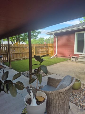 435 E Leach Avenue, Des Moines, IA 50315