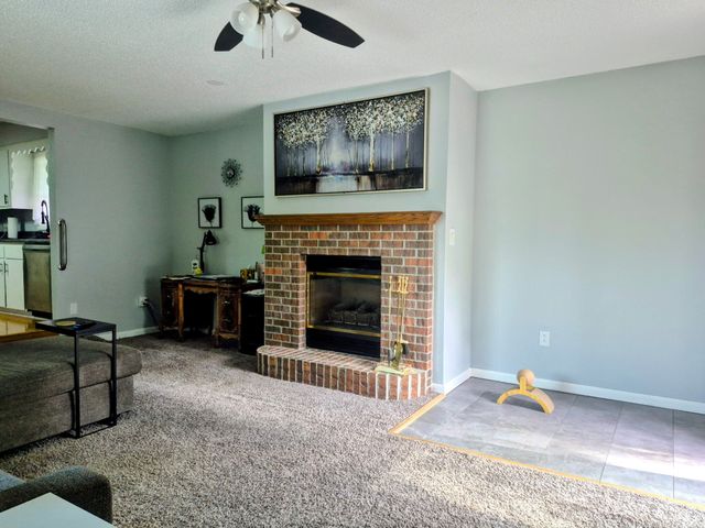 435 E Leach Avenue, Des Moines, IA 50315
