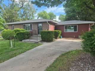 435 E Leach Avenue, Des Moines, IA 50315