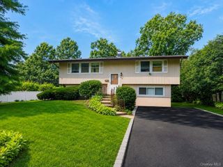 24 Deepdale Drive, Commack, NY 11725