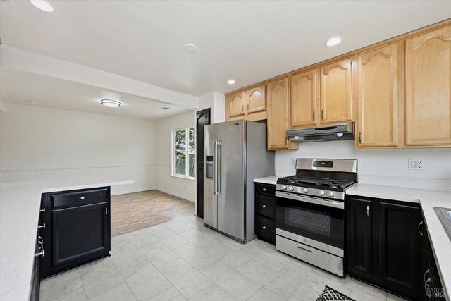 7930 Becky Ct, Rohnert Park, CA 94928