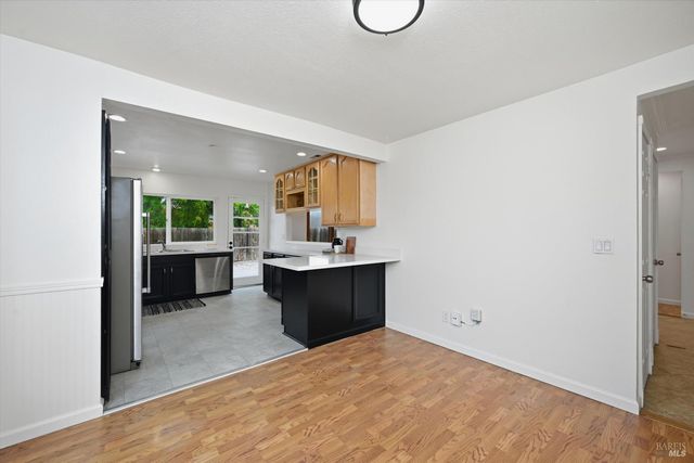 7930 Becky Ct, Rohnert Park, CA 94928