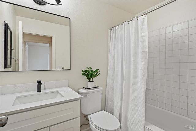 7930 Becky Ct, Rohnert Park, CA 94928