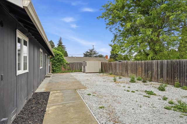 7930 Becky Ct, Rohnert Park, CA 94928