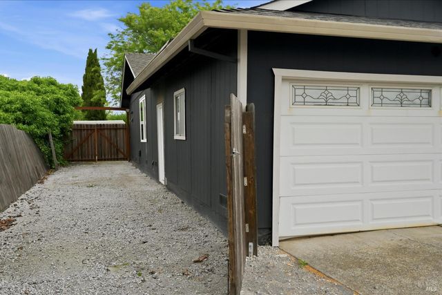 7930 Becky Ct, Rohnert Park, CA 94928