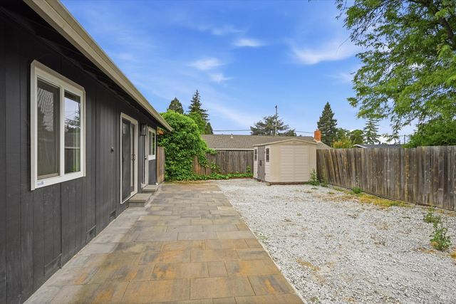 7930 Becky Ct, Rohnert Park, CA 94928