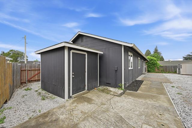 7930 Becky Ct, Rohnert Park, CA 94928