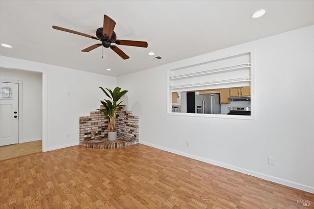 7930 Becky Ct, Rohnert Park, CA 94928