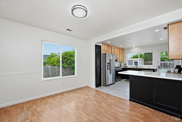 7930 Becky Ct, Rohnert Park, CA 94928