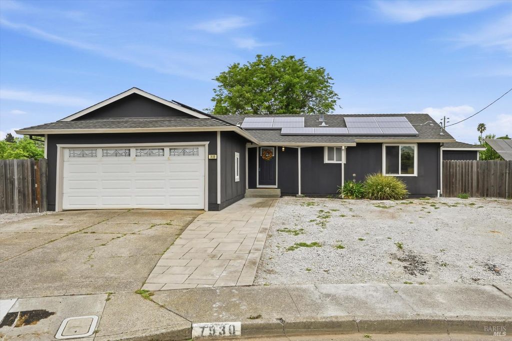 7930 Becky Ct, Rohnert Park, CA 94928