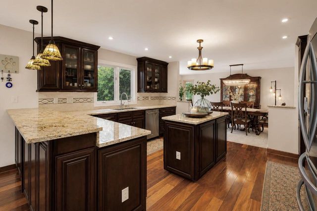 13400 W Linfield DRIVE, New Berlin, WI 53151