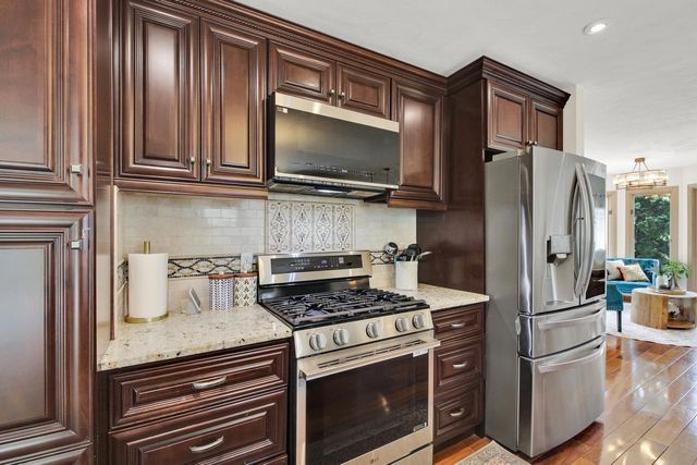 13400 W Linfield DRIVE, New Berlin, WI 53151