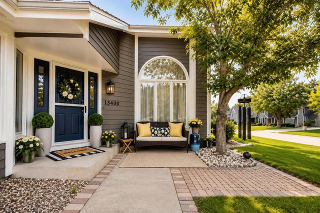 13400 W Linfield DRIVE, New Berlin, WI 53151
