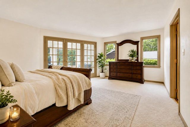 13400 W Linfield DRIVE, New Berlin, WI 53151
