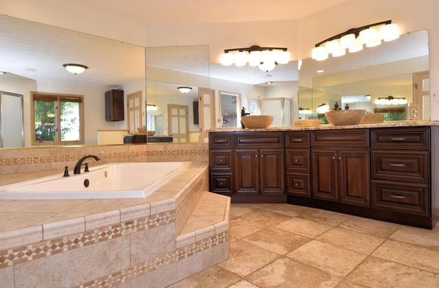 13400 W Linfield DRIVE, New Berlin, WI 53151