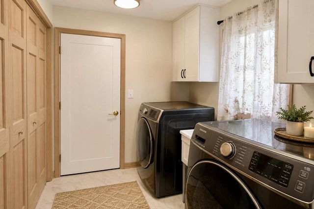 13400 W Linfield DRIVE, New Berlin, WI 53151