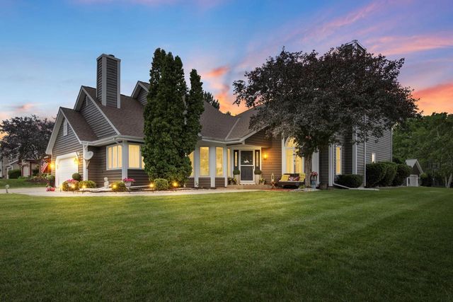 13400 W Linfield DRIVE, New Berlin, WI 53151