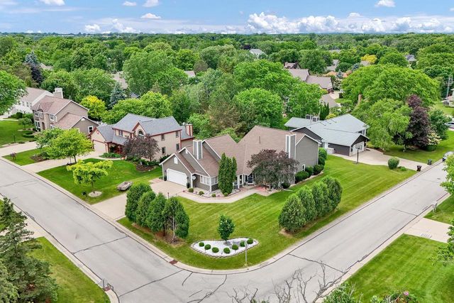 13400 W Linfield DRIVE, New Berlin, WI 53151