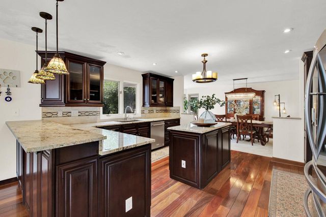 13400 W Linfield DRIVE, New Berlin, WI 53151