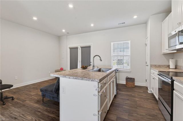 270 Foxglove DR, Portsmouth, VA 23701