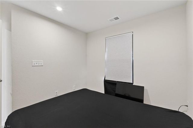270 Foxglove DR, Portsmouth, VA 23701