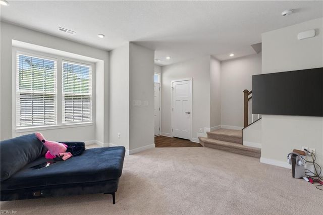270 Foxglove DR, Portsmouth, VA 23701