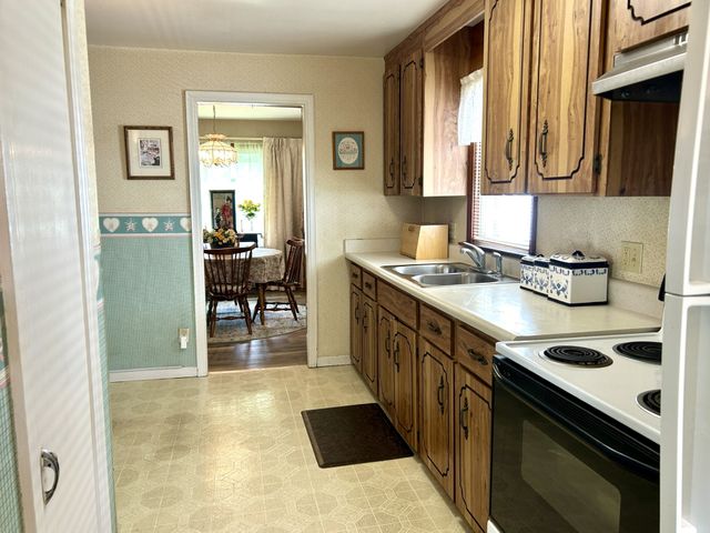 2407 GREENGARDEN Road, Erie, PA 16502
