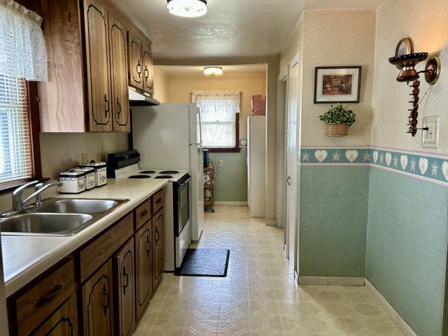 2407 GREENGARDEN Road, Erie, PA 16502