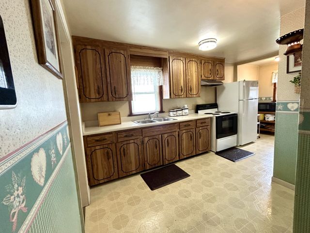 2407 GREENGARDEN Road, Erie, PA 16502