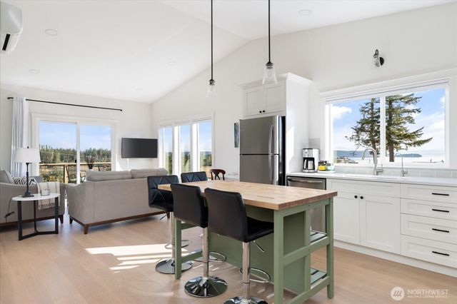 1387 Scenic Heights Road, Oak Harbor, WA 98277