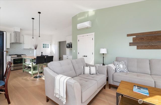 1387 Scenic Heights Road, Oak Harbor, WA 98277