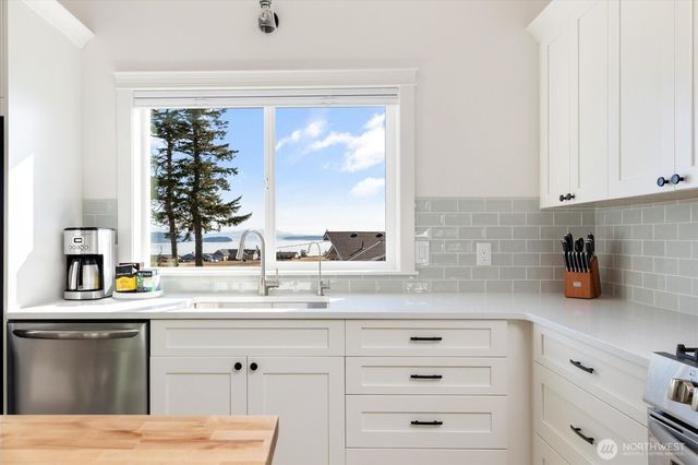 1387 Scenic Heights Road, Oak Harbor, WA 98277