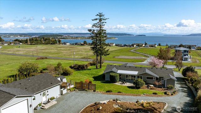 1387 Scenic Heights Road, Oak Harbor, WA 98277