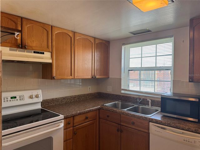8542 10TH STREET N C, St Petersburg, FL 33702