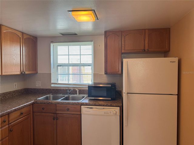 8542 10TH STREET N C, St Petersburg, FL 33702