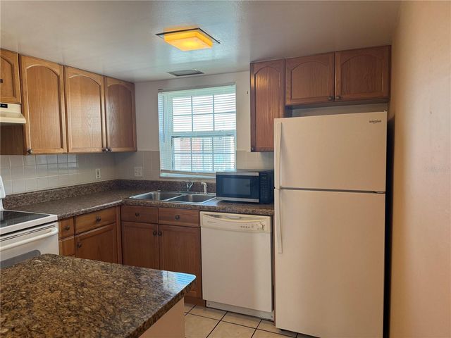 8542 10TH STREET N C, St Petersburg, FL 33702