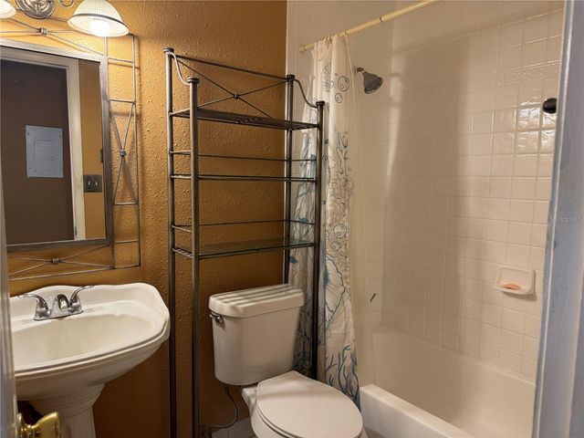 8542 10TH STREET N C, St Petersburg, FL 33702
