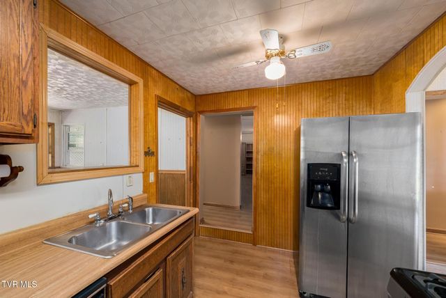 10590 Oak Grove Road, Bristol, VA 24202