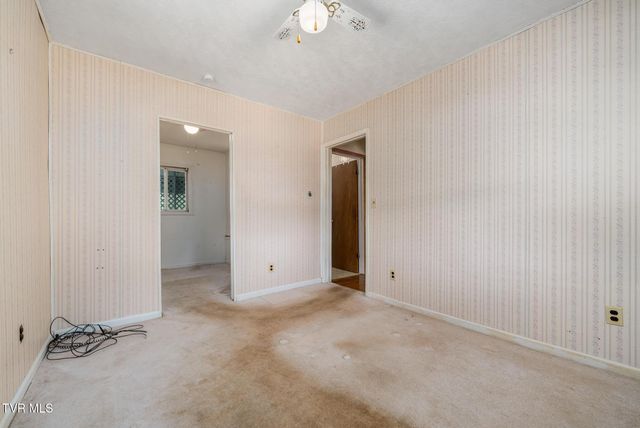 10590 Oak Grove Road, Bristol, VA 24202