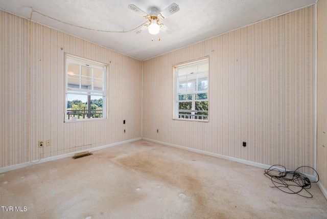 10590 Oak Grove Road, Bristol, VA 24202