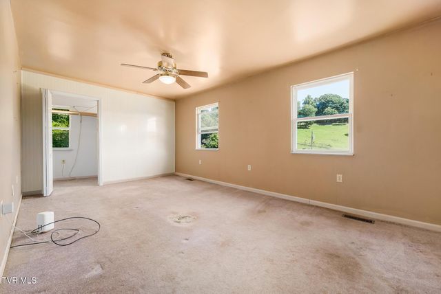 10590 Oak Grove Road, Bristol, VA 24202