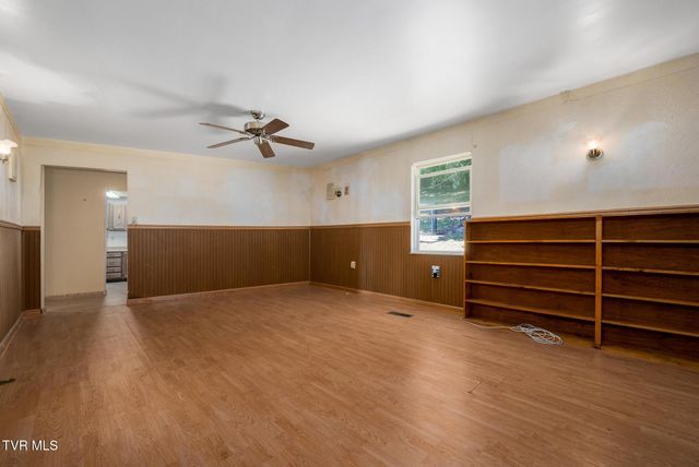 10590 Oak Grove Road, Bristol, VA 24202
